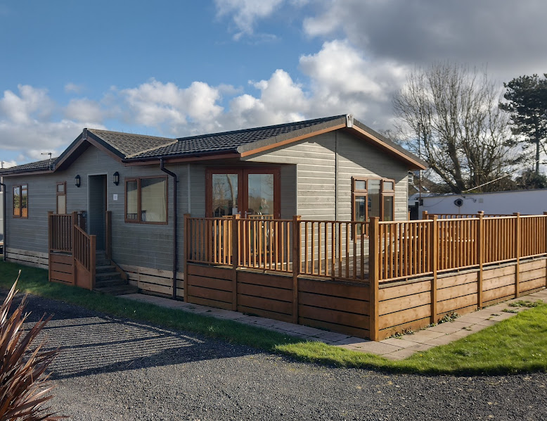 Hawks Roost Lodge and its enclosed deck
