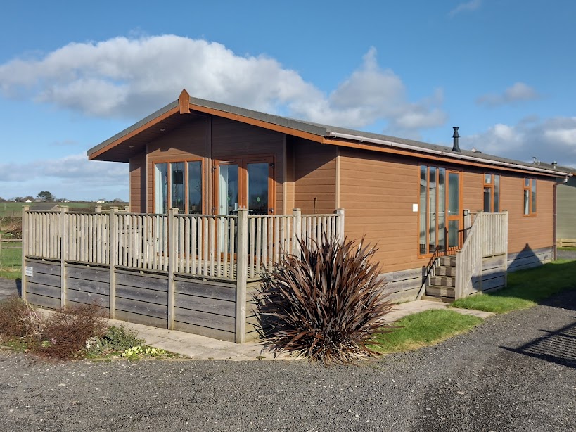 Sunset Lodge, cedar coloured, with a deck